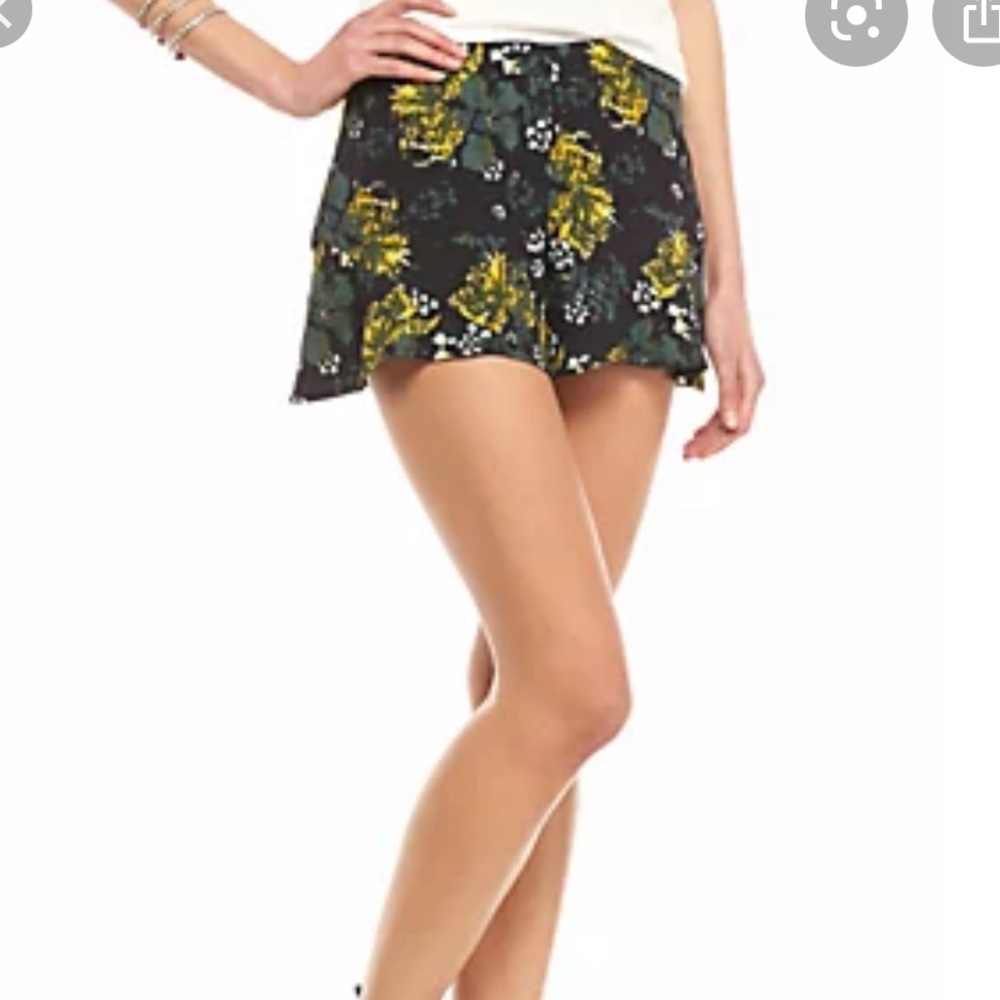 Free People floral ruffle shorts size 12
